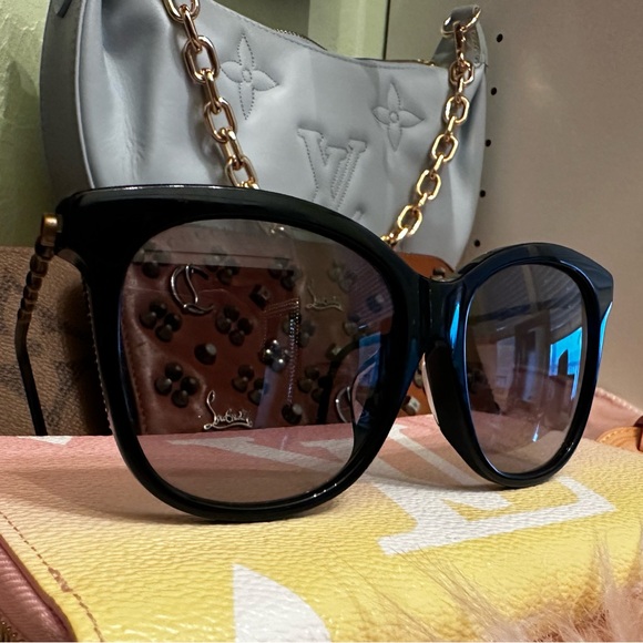 Gucci Accessories - TRADE💕Gucci Sunglasses Bamboo Black womans case